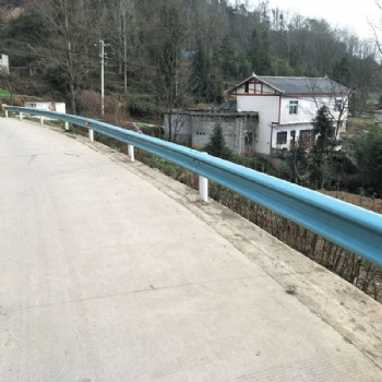 波形護欄廠家波形護欄，公路護欄，波紋護欄供應六盤水水城