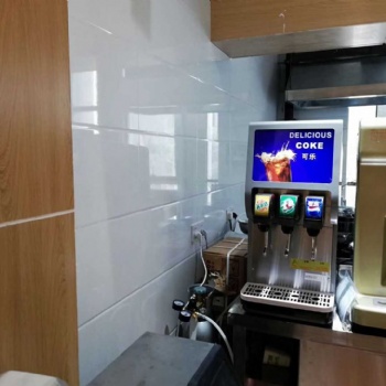 漢堡店可樂(lè)機(jī)可樂(lè)**氣瓶浙江可樂(lè)機(jī)廠家