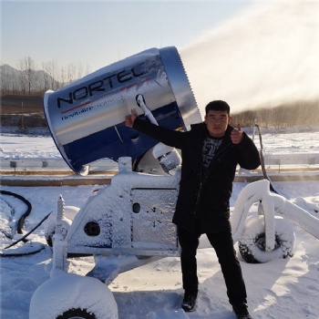 造雪量大雪質(zhì)優(yōu)廠家 對環(huán)境污染少選小型人工造雪機(jī)