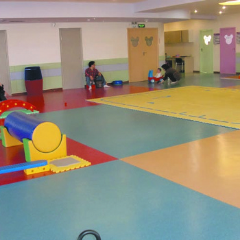 常州興化鎮(zhèn)江幼兒園地膠，水泥自流平