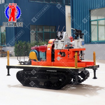 YQZD-30型履帶式液壓輕便鉆機采用球卡夾持機構，可實行不停機倒桿