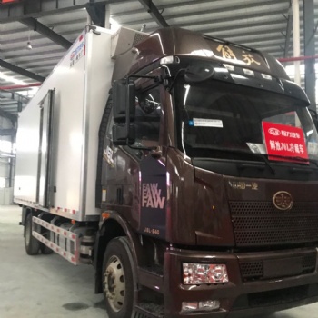 解放拉水果蔬菜冷藏車(chē)