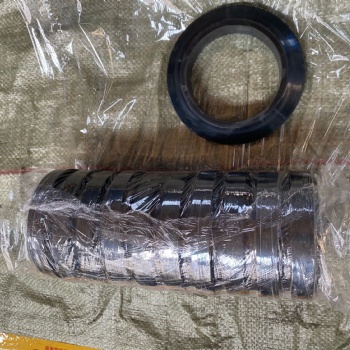 鹽山縣萬信緩沖膠圈現(xiàn)貨，托輥橡膠圈