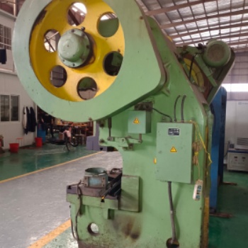 無(wú)錫二手機(jī)床回收公司 現(xiàn)貨出售80噸二手精品沖床一臺(tái)
