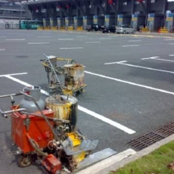 重慶豐萊地坪漆施工公司，從事各類地坪漆施工，車位劃線等業(yè)務(wù)