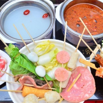 鮮煮藝自助旋轉(zhuǎn)小火鍋加盟優(yōu)勢(shì)