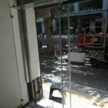 西安安裝訂做玻璃門(mén)，推拉門(mén)，更換玻璃