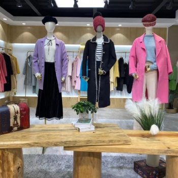 廣州三杰服飾品牌女裝尾貨走份批發、連衣裙、風衣、西裝外套工廠源女裝批發