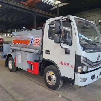藍(lán)牌2噸油罐車廠家**價格