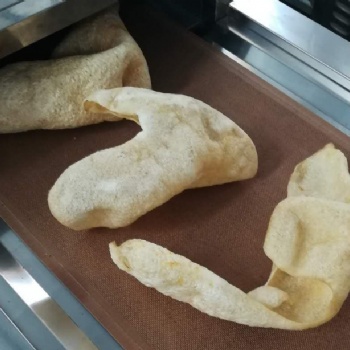微波豬皮膨化機/食品膨化設(shè)備/廣州微波膨化機/微波