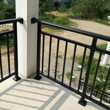 廣州工廠加工高層陽臺(tái)隔離防護(hù)欄 小區(qū)別墅鐵藝欄桿防墜陽臺(tái)護(hù)欄