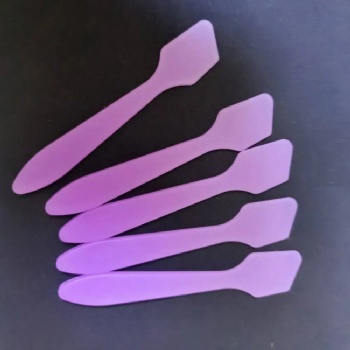 全新數(shù)十萬(wàn)面膜棒面膜小勺美容工具轉(zhuǎn)讓