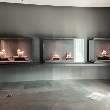 玻璃展示柜博物館展示柜紀(jì)念館文物陳列展柜字畫產(chǎn)品展示柜臺定制
