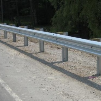 云南大理麗江道路波形護(hù)欄