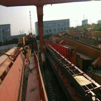 啟東地區(qū)， 各種型號(hào)報(bào)廢門(mén)式起重機(jī)，海港吊回收包拆除