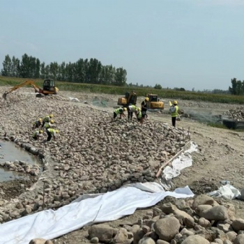 景觀石籠坐凳 高標準農(nóng)田建設鉛絲石籠 河道護坡雷諾護墊