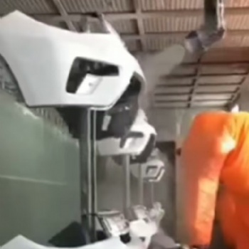 機(jī)器人智能化高效噴涂線
