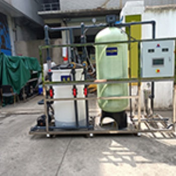儀征廚房用水軟化水設(shè)備/全自動(dòng)軟水器/水利用率高