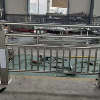 供應各種不銹鋼防護欄，鐵藝圍欄，學校圍欄，幼兒園護欄
